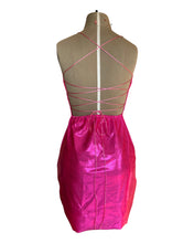 Cargar imagen en el visor de la galería, Mini Dress #201 Rosa Barbie Holográfico