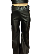 Cargar imagen en el visor de la galería, VINIL PANTS NEGROS
